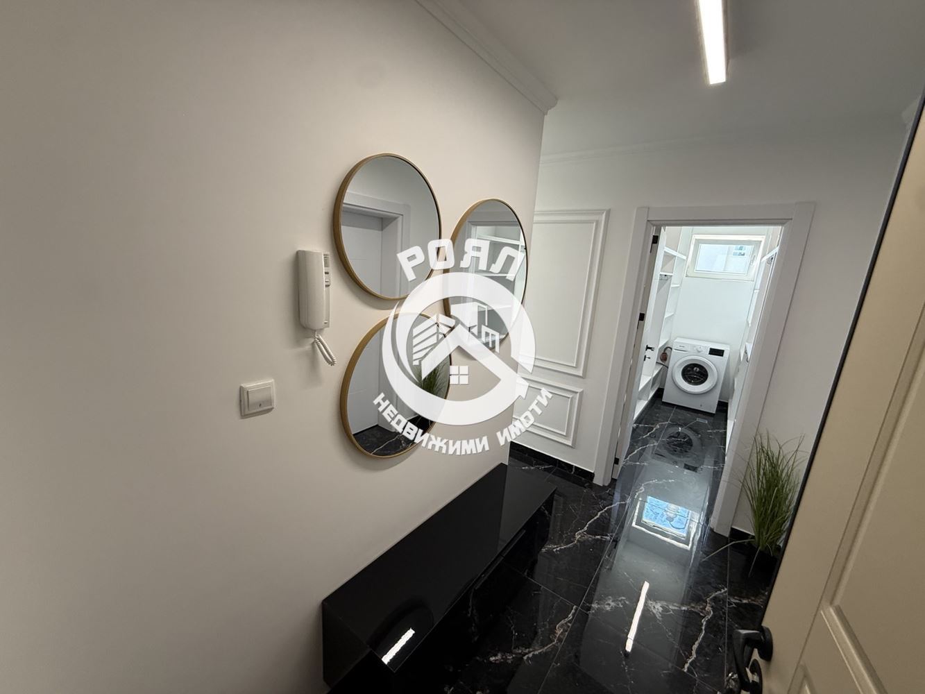 Роял Имоти продава нов, луксозно обзаведен, двустаен апартамент с гараж, Остромила, Пловдив - 0