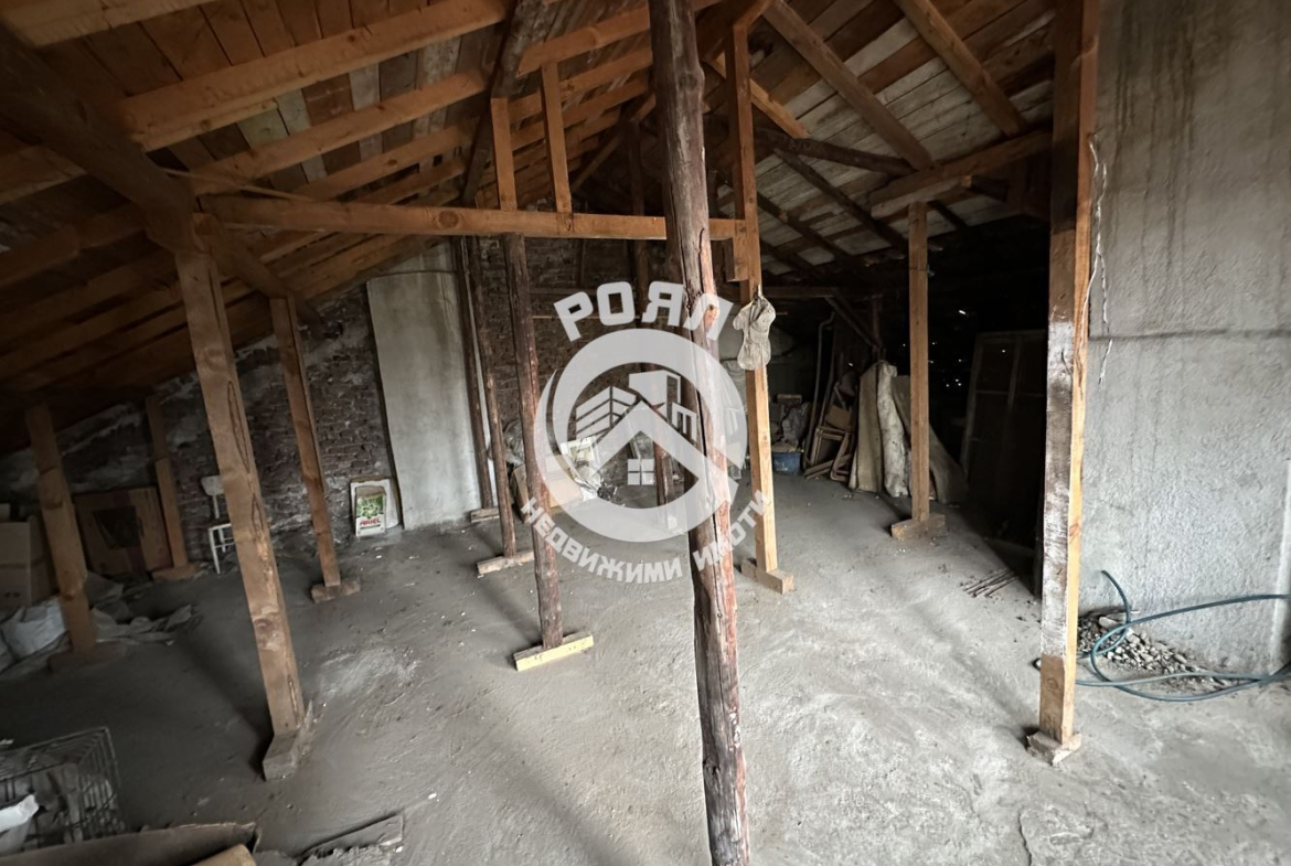 Роял Имоти продава етаж от къща с двор в гр. Стамболийски - 0