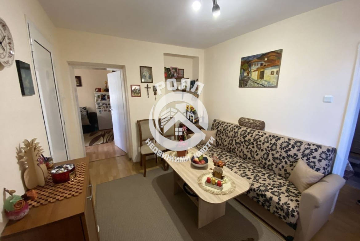 Роял имоти продава два етажа от къща,гр Асеновград,кв.Изток - 0