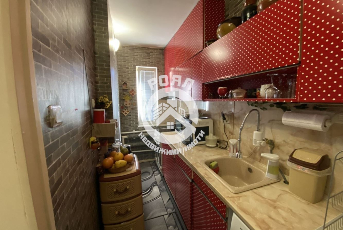 Роял имоти продава два етажа от къща,гр Асеновград,кв.Изток - 0