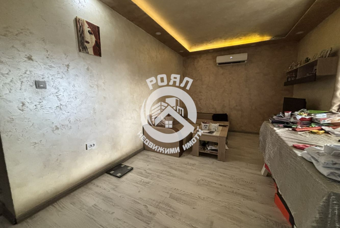 Роял Имоти продава едноетажна къща с двор в гр.Съединение - 0