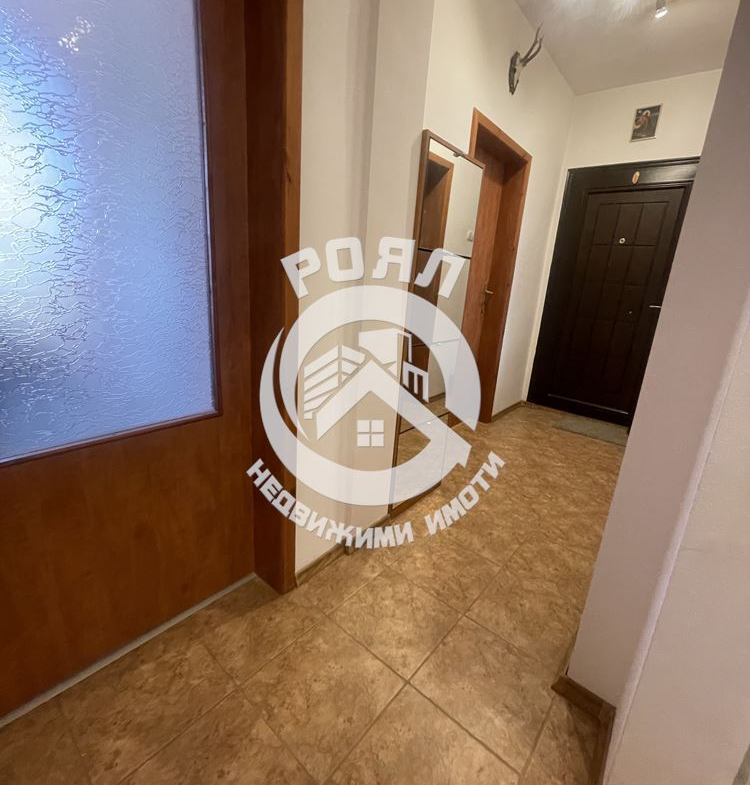 Роял имоти продава ЕКСКЛУЗИВНО тристаен апартамент, кв.Прослав!!!Напълно обзаведен!!!С Гараж и Паркомясто!!! - 0