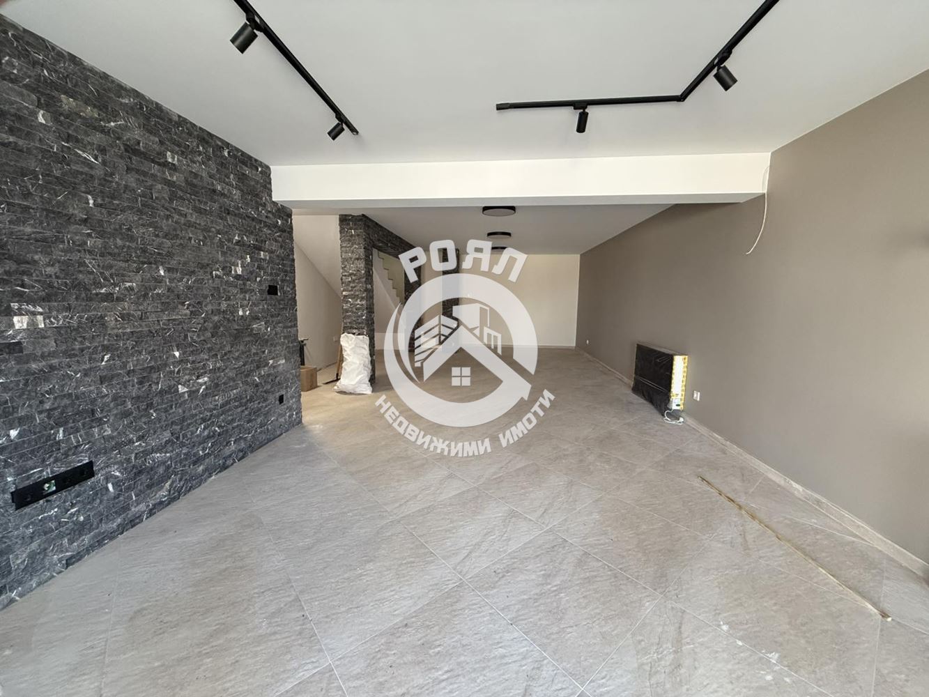 Роял имоти продава къща с панорамна гледка, с.Брестник, Пловдив - 0