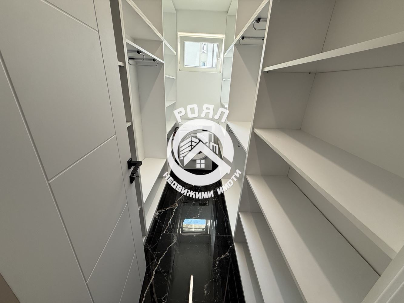 Роял Имоти продава нов, луксозно обзаведен, двустаен апартамент с гараж, Остромила, Пловдив - 0