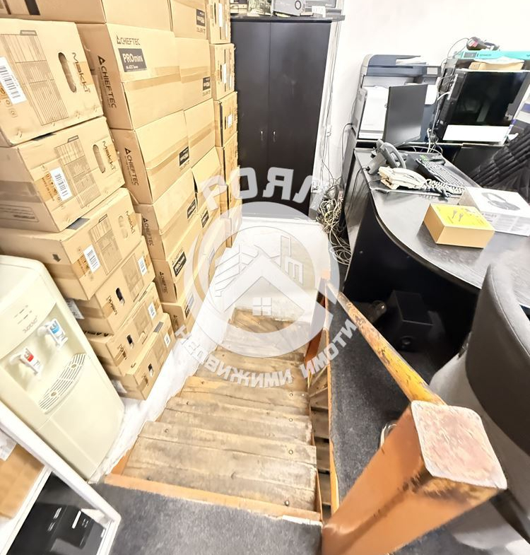 Роял имоти продава магазин на главната гр.Пловдив, Център - 0