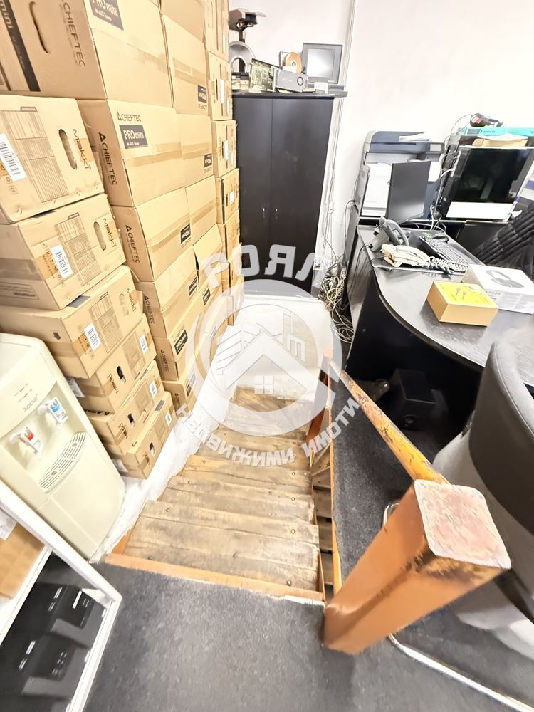 Роял имоти продава магазин на главната гр.Пловдив, Център - 0