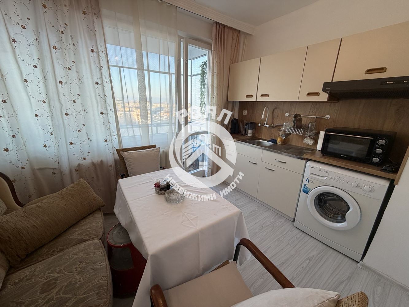 Роял Имоти отдава под наем двустаен апартамент в Центъра на гр.Пловдив - 0