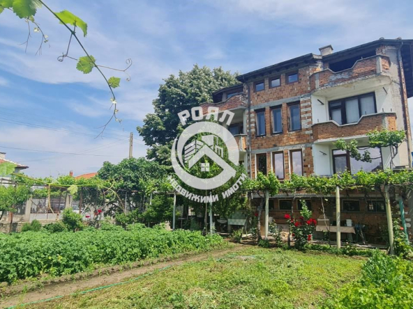 Роял имоти продава етаж от къща в с. Моминско - 0