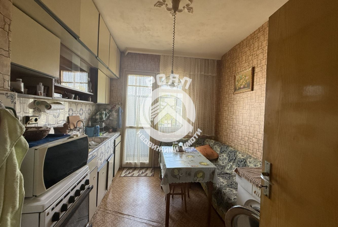 Роял имоти продава тристаен апартамент, Кючук Париж, Пловдив - 0