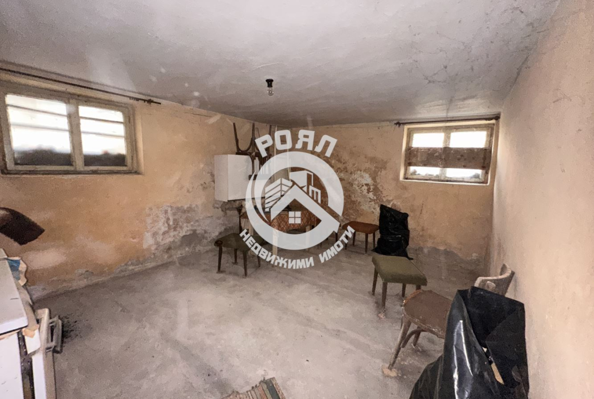 Роял имоти продава самостоятелна къща с двор в Центъра на кв.Прослав ,Пловдив - 0