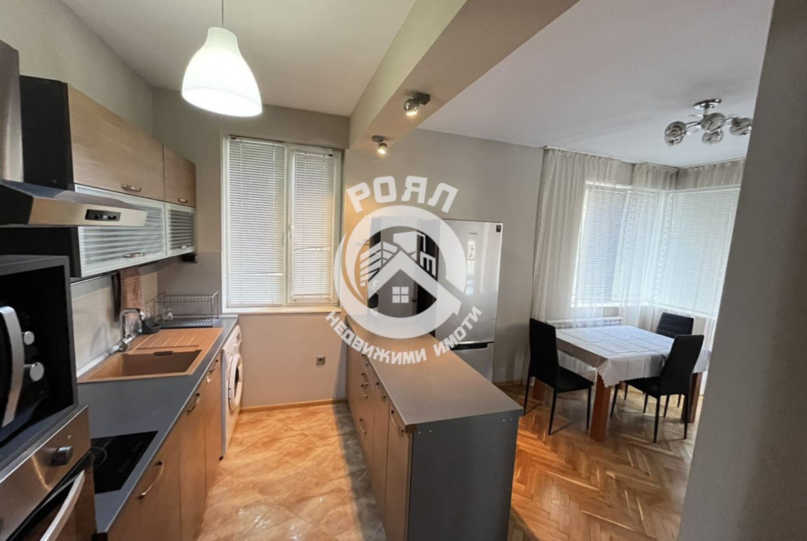 Роял имоти отдава под наем тристаен апартамент, Център, Пловдив - 0