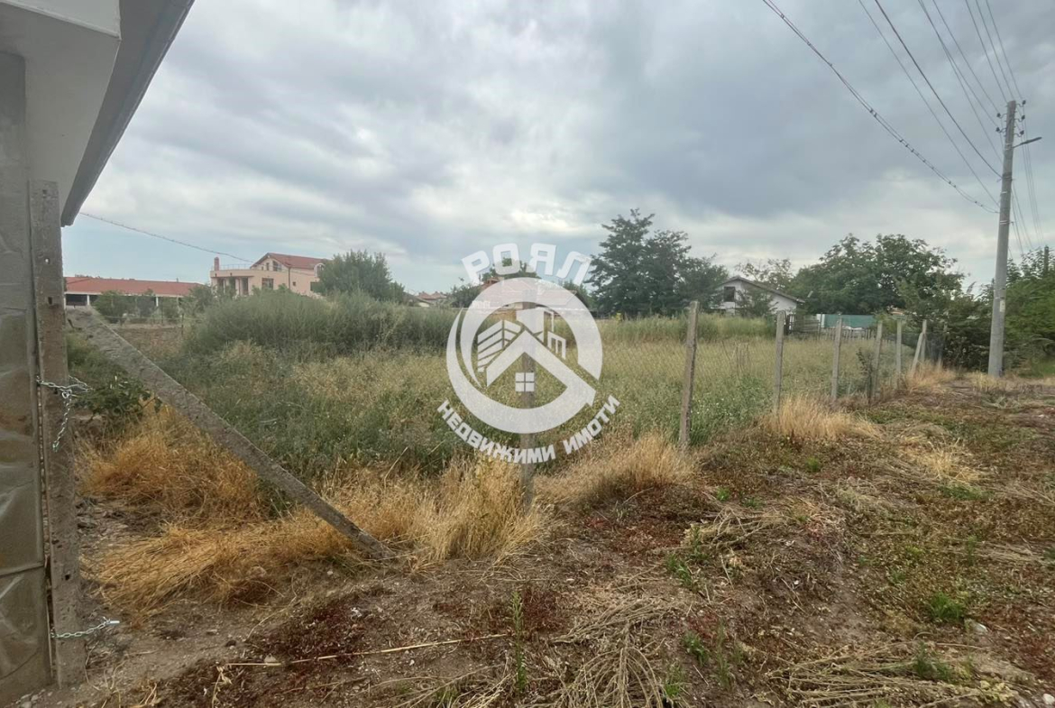 Роял Имоти продава два броя УПИ в гр.Съединение - 0