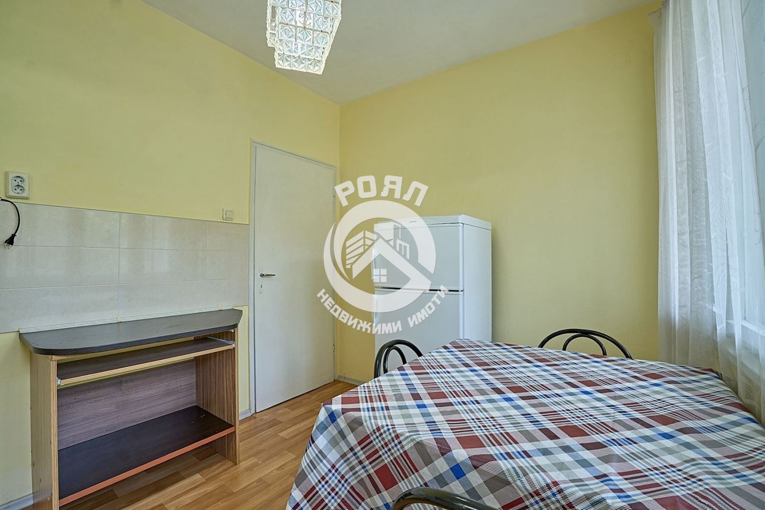 Роял имоти предлага под наем 2-стаен апартамент,Гр.Пловдив,Център - 0