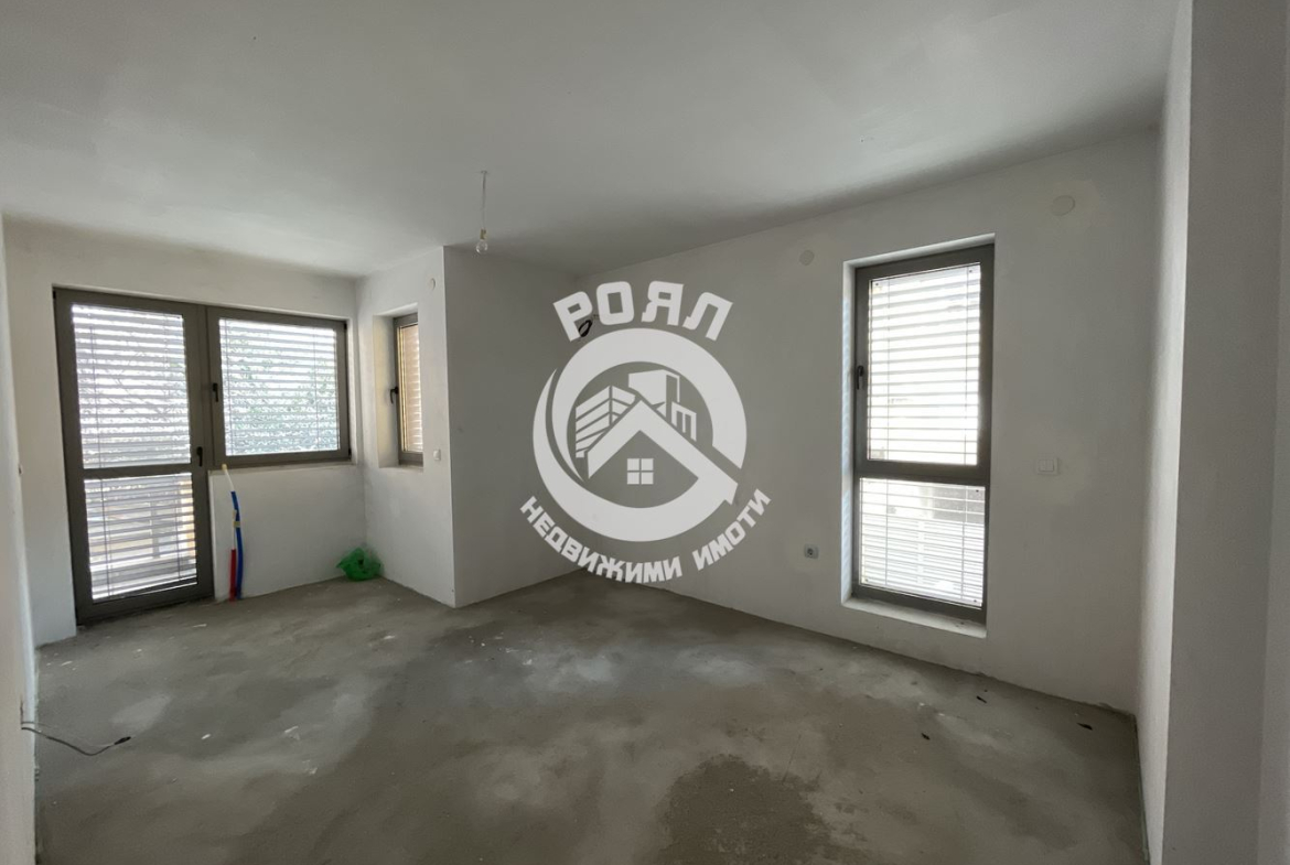 Роял имоти продава ЕКСКЛУЗИВНО тристаен апартамент, с Акт 16, Кършияка, до Новотел Пловдив - 0