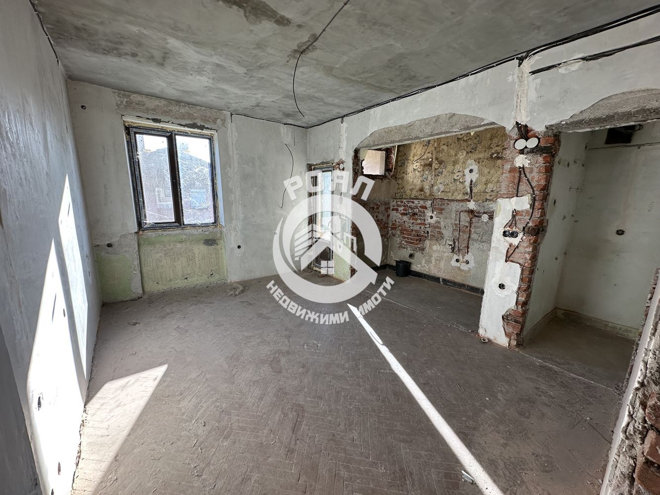 Роял имоти продава Ексклузивно двустаен апартамент в гр.Стамболийски - 0