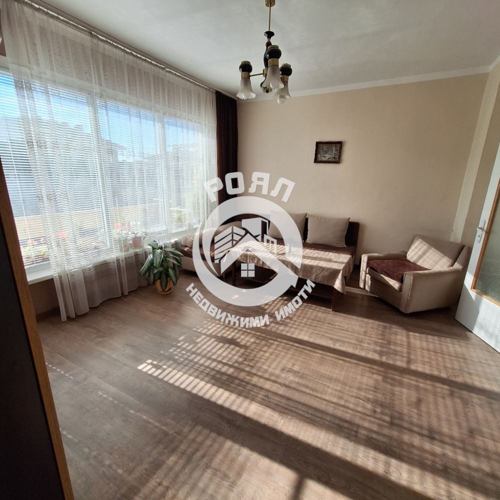 Роял имоти продава двустаен апартамент, три отделни стаи, Кючук Париж, Пловдив - 0