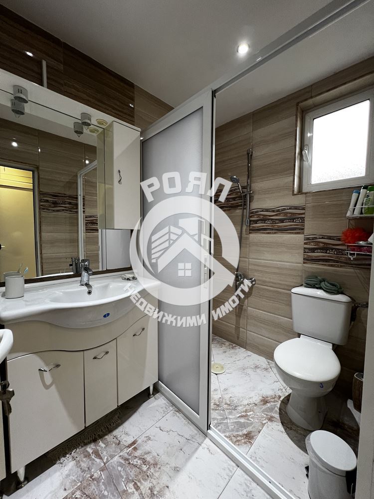 Роял имоти продава етаж от къща + мансарден двустаен апартамент, гараж, Прослав, Пловдив - 0