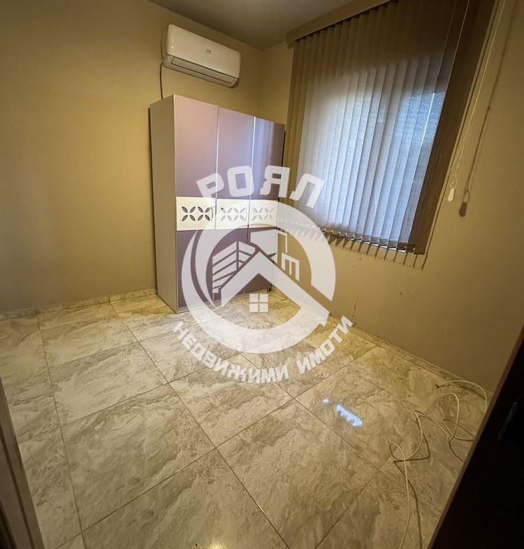 Роял Имоти продава обзаведена къща с 4 спални в село Брестник ,Пловдив - 0