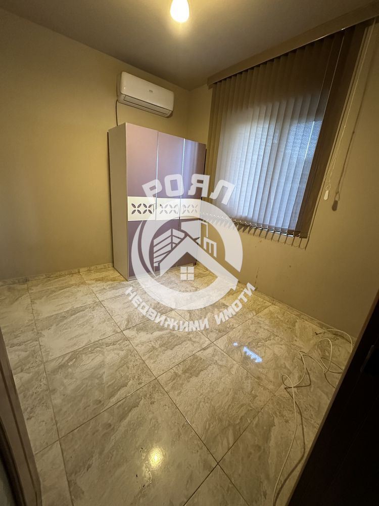 Роял Имоти продава обзаведена къща с 4 спални в село Брестник ,Пловдив - 0