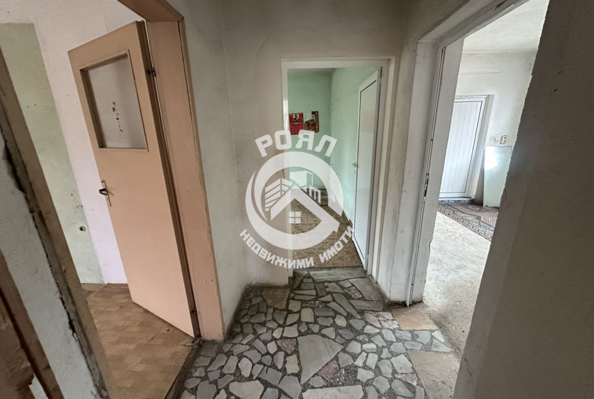 Роял Имоти продава двуетажна къща с двор в гр.Перущица - 0