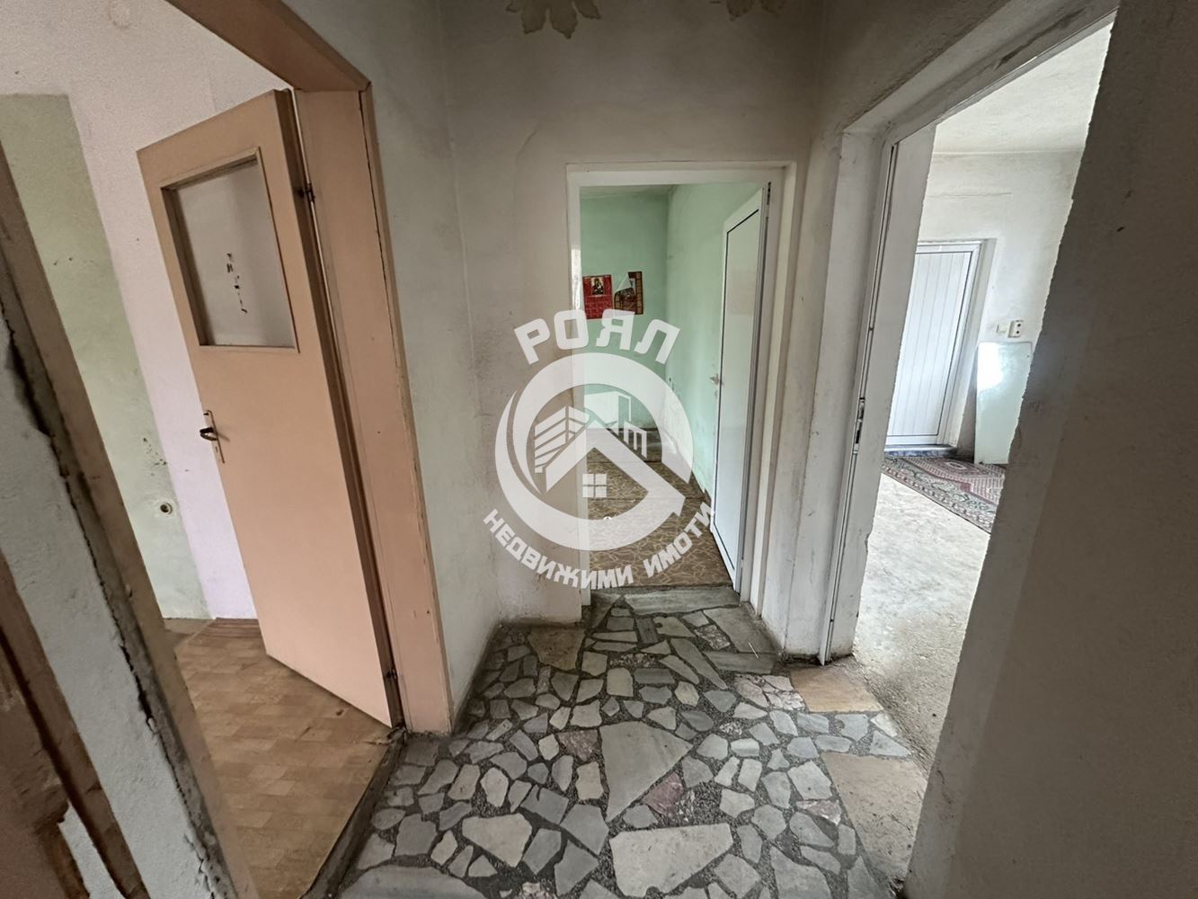 Роял Имоти продава двуетажна къща с двор в гр.Перущица - 0