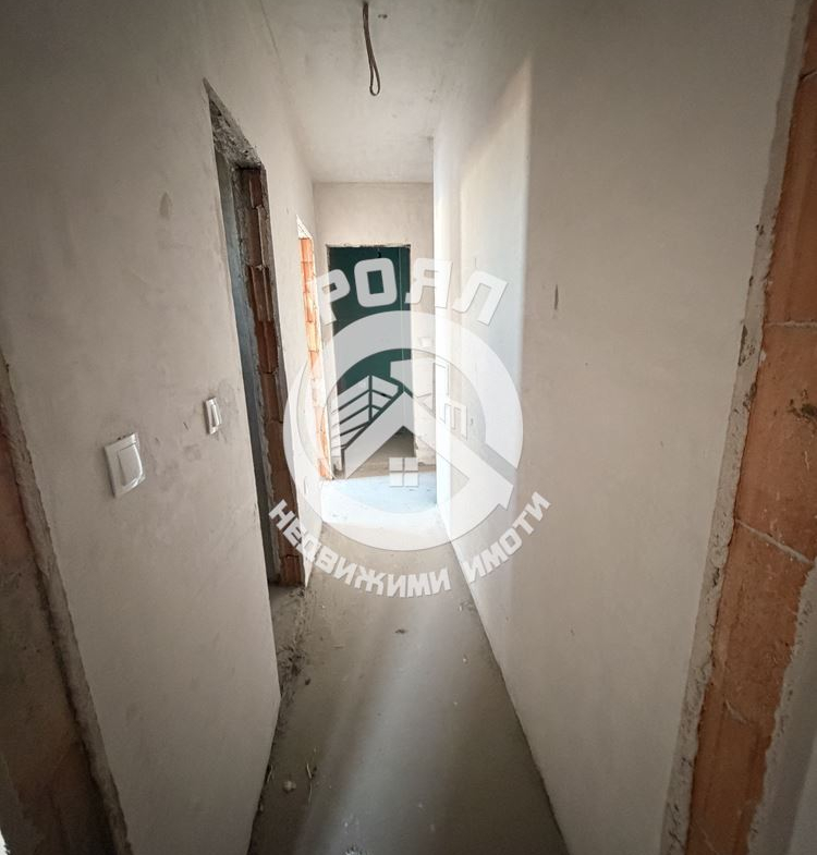 Роял имоти продава Ексклузивно тристаен апартамент, с акт 16, кв.Гагарин, Пловдив - 0