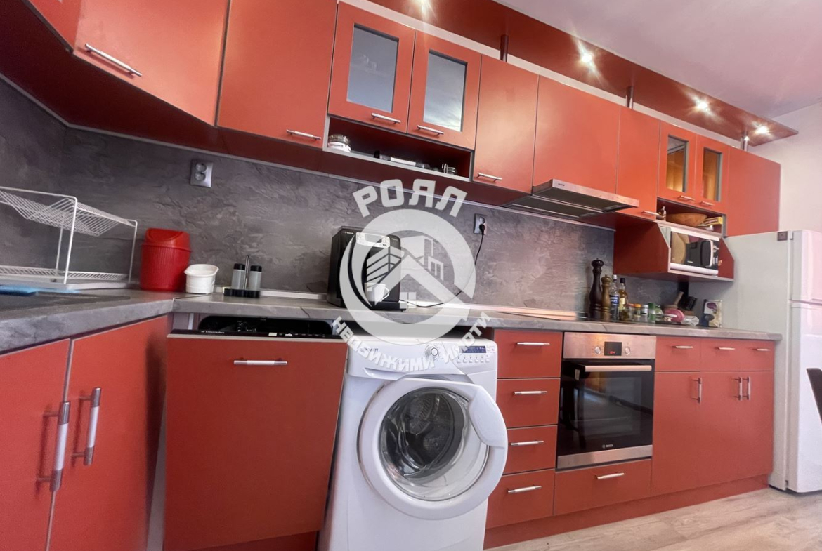 Роял имоти продава ЕКСКЛУЗИВНО тристаен апартамент, кв.Прослав!!!Напълно обзаведен!!!С Гараж и Паркомясто!!! - 0