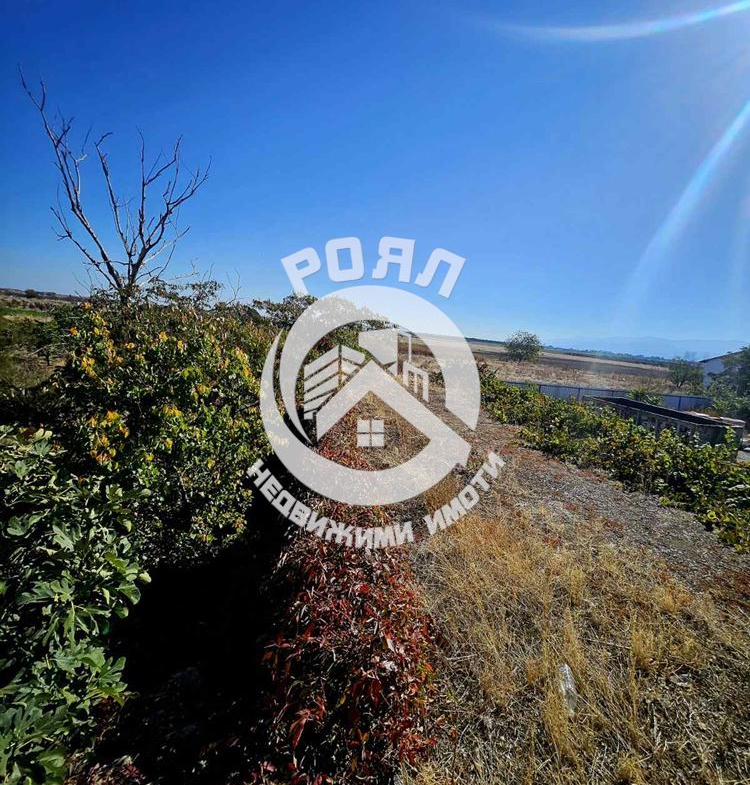 Роял имоти продава УПИ със сгради в с. Цалапица - 0