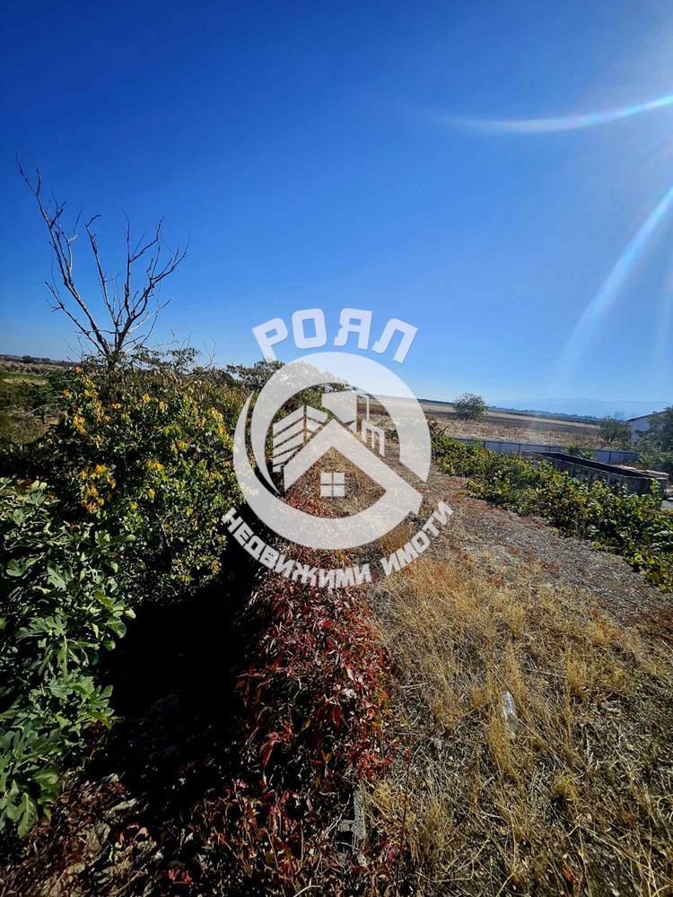 Роял имоти продава УПИ със сгради в с. Цалапица - 0