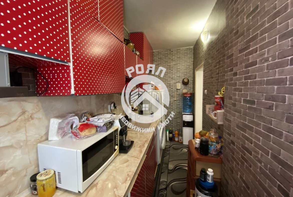 Роял имоти продава два етажа от къща,гр Асеновград,кв.Изток - 0