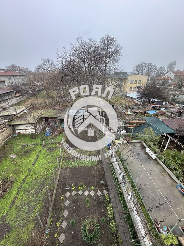 Роял Имоти продава етаж от къща с двор в гр. Стамболийски - 0