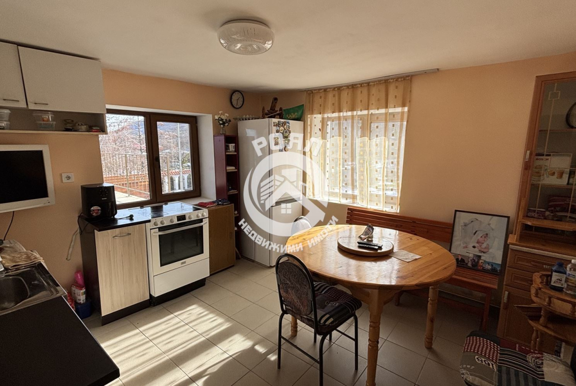 Роял имоти продава двуетажна къща в с.Гълъбово, област Пловдив - 0