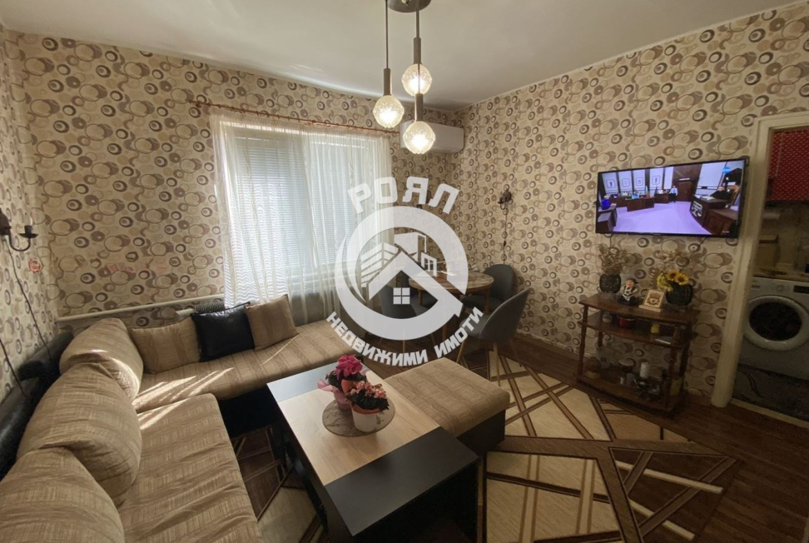 Роял имоти продава два етажа от къща,гр Асеновград,кв.Изток - 0