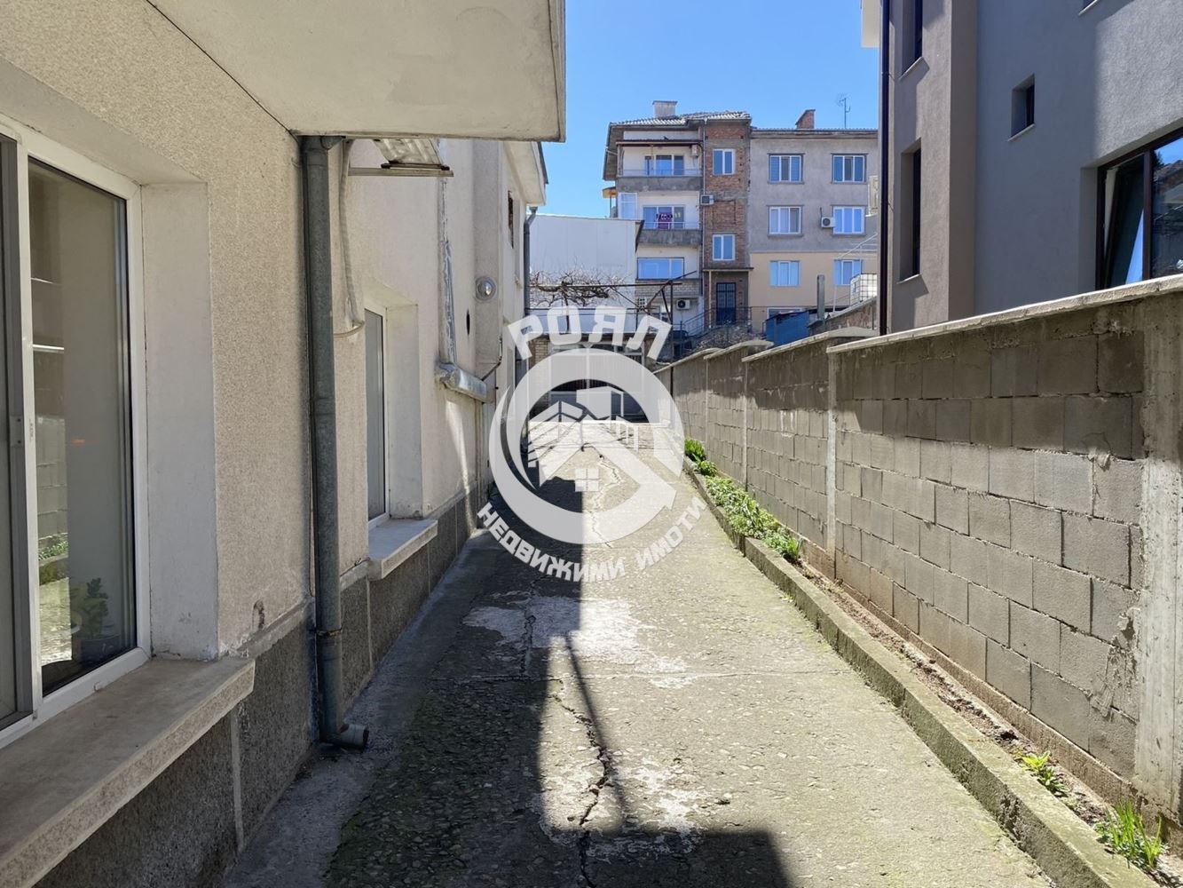 Роял имоти продава два етажа от къща,гр Асеновград,кв.Изток - 0