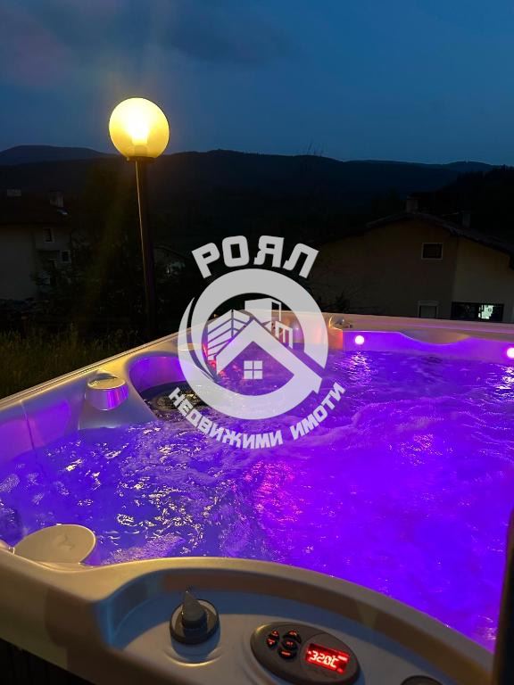 Роял Имоти продава работещ хотел в гр. Батак - 0