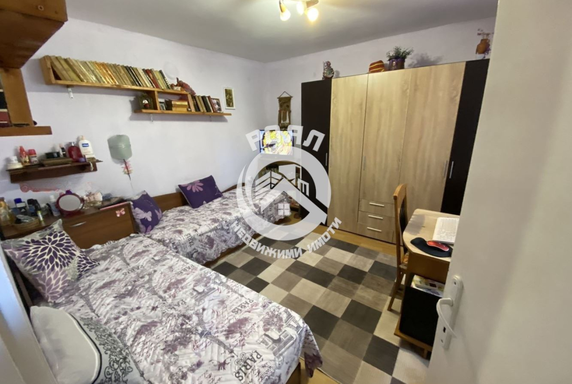 Роял имоти продава два етажа от къща,гр Асеновград,кв.Изток - 0