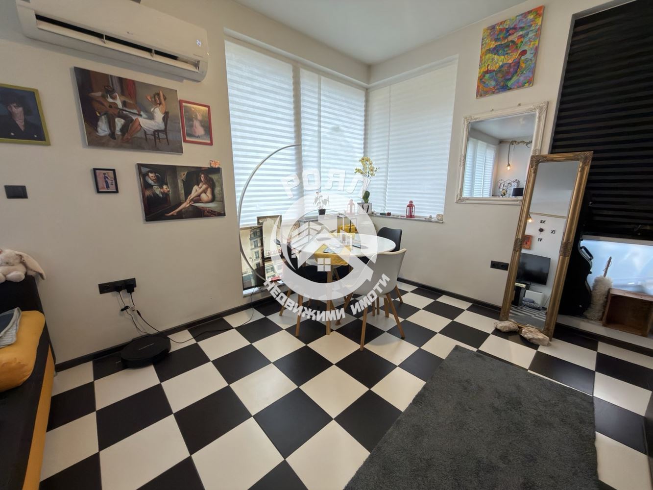 Роял Имоти продава тристаен,обзаведен апартамент в кв.Съдийски,гр.Пловдив - 0