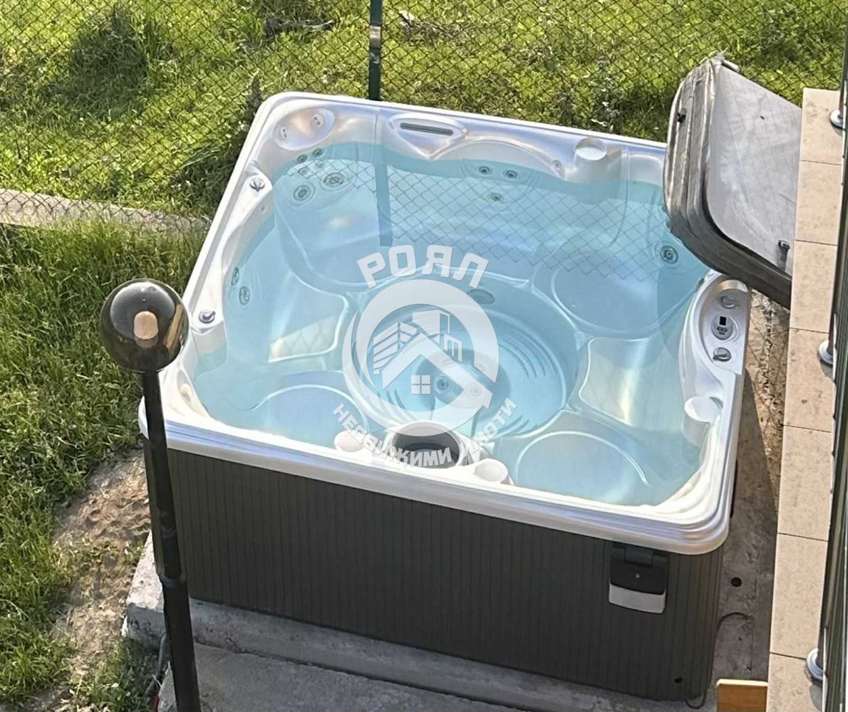 Роял Имоти продава работещ хотел в гр. Батак - 0