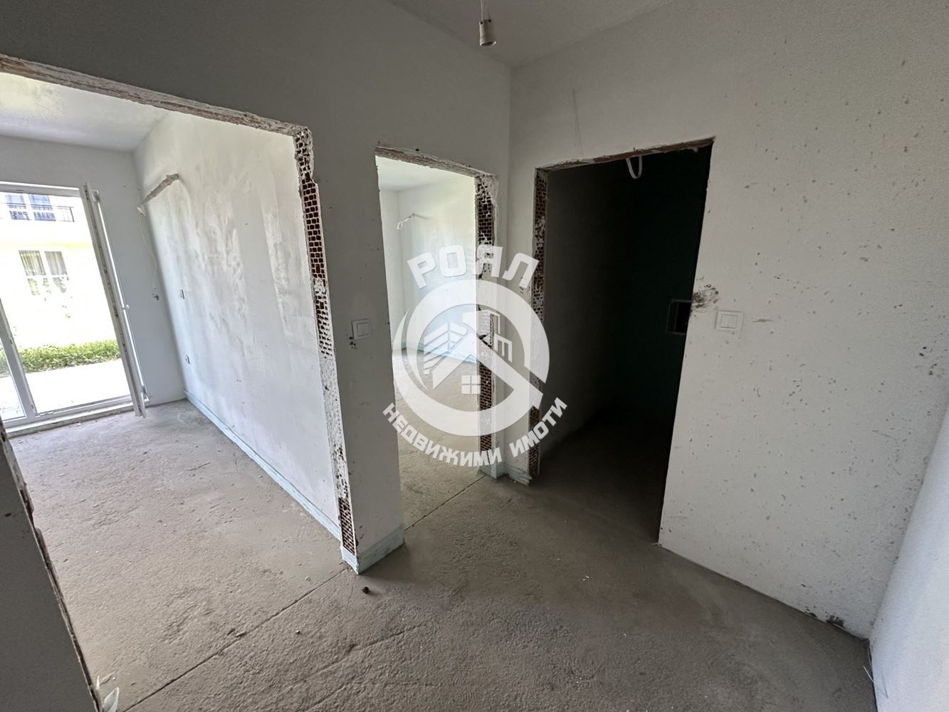 Роял Имоти продава двустаен апартамент с двор, Беломорски, Пловдив - 0