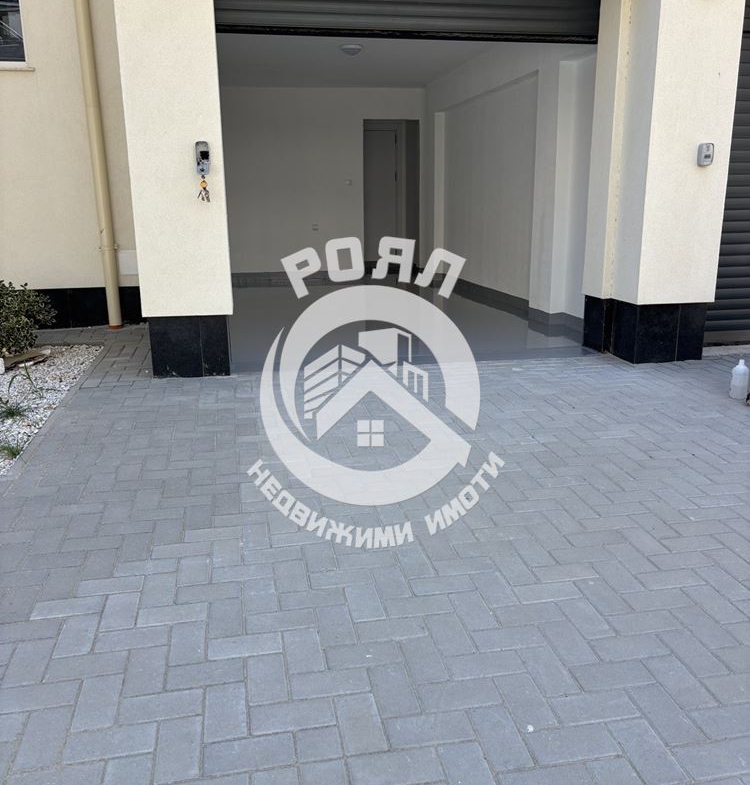 Роял Имоти продава нов, луксозно обзаведен, двустаен апартамент с гараж, Остромила, Пловдив - 0