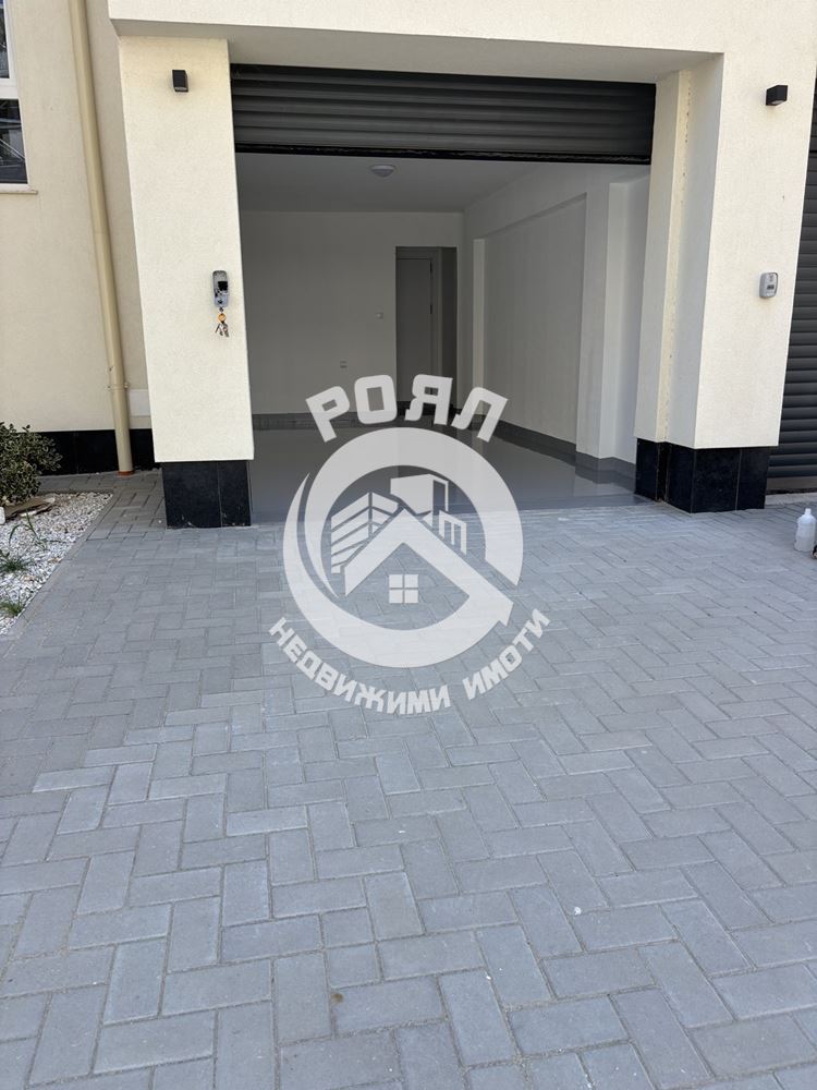 Роял Имоти продава нов, луксозно обзаведен, двустаен апартамент с гараж, Остромила, Пловдив - 0