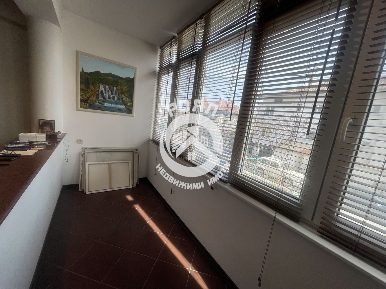 Роял имоти продава ЕКСКЛУЗИВНО тристаен апартамент, кв.Прослав!!!Напълно обзаведен!!!С Гараж и Паркомясто!!! - 0