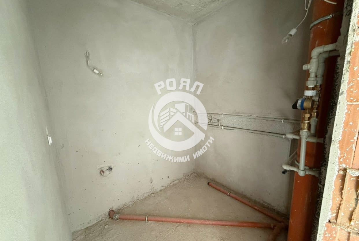 Роял имоти продава двустаен апартамент, с акт 16, комплекс от затворен тип, Тракия, Пловдив - 0