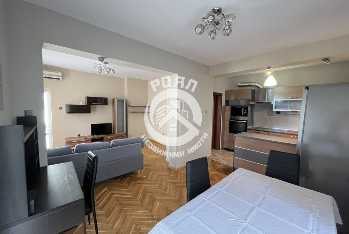 Роял имоти отдава под наем тристаен апартамент, Център, Пловдив - 0