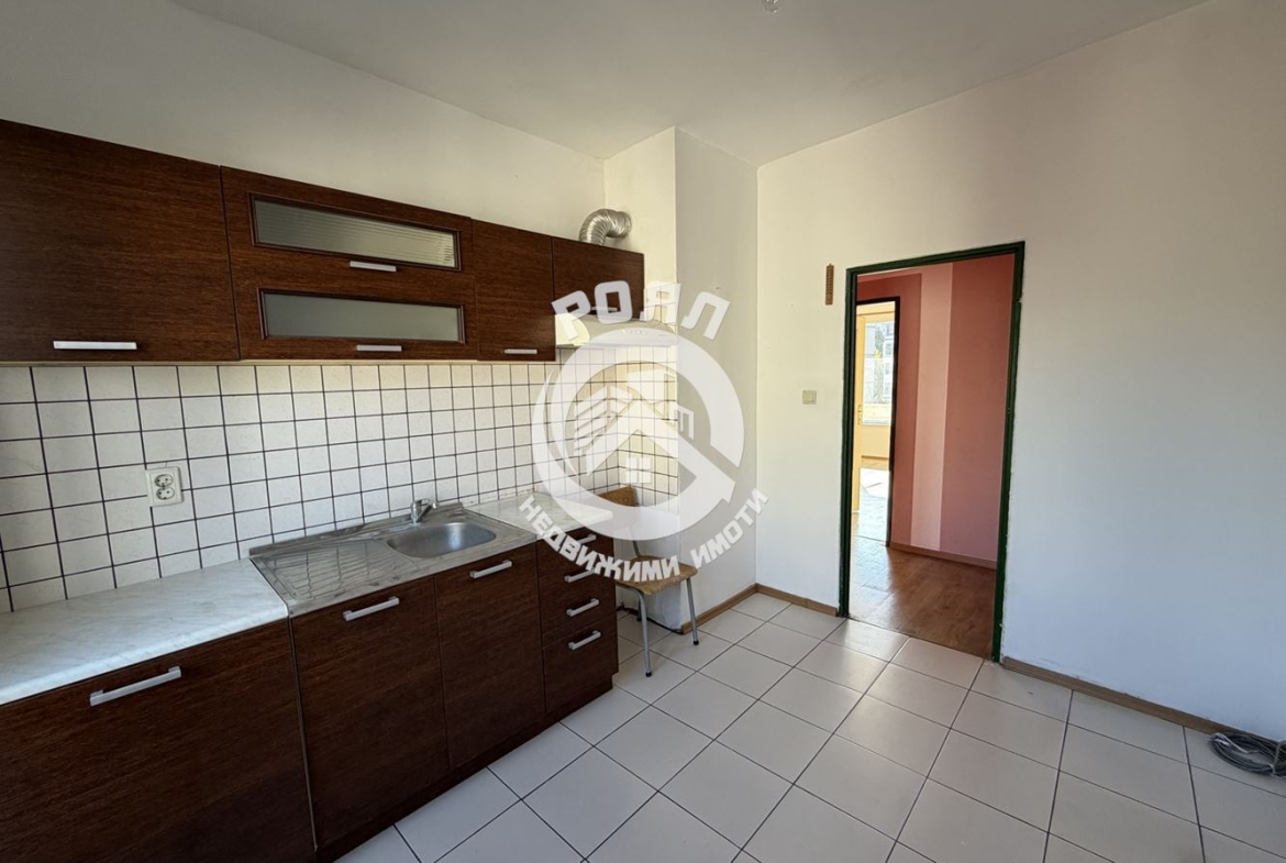 Роял Имоти продава двустаен, панелен апартамент в кв.Кършияка, гр.Пловдив - 0