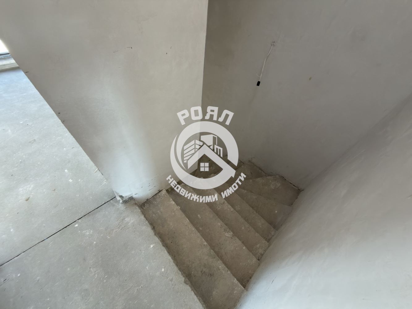 Роял Имоти продава двуетажна къща пред Акт 16 в с. Първенец - 0