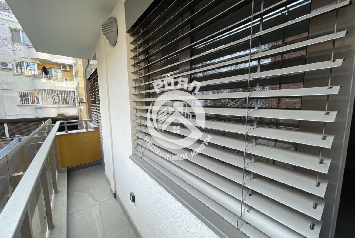 Роял имоти продава ЕКСКЛУЗИВНО тристаен апартамент, с Акт 16, Кършияка, до Новотел Пловдив - 0