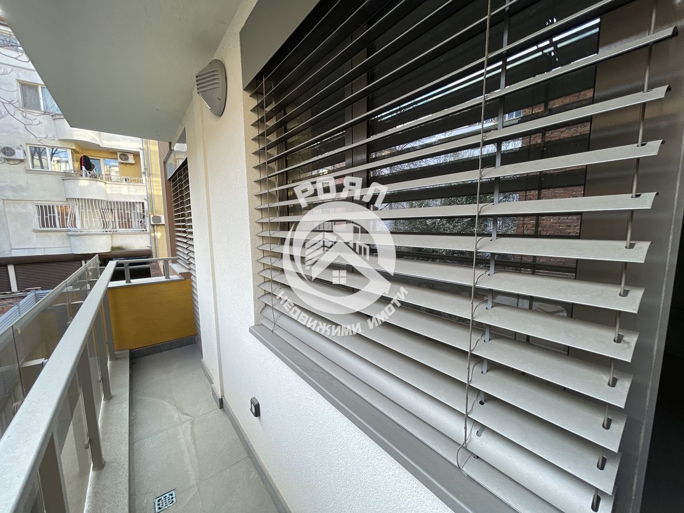 Роял имоти продава ЕКСКЛУЗИВНО тристаен апартамент, с Акт 16, Кършияка, до Новотел Пловдив - 0