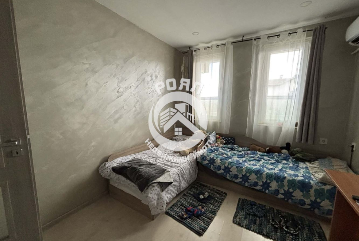 Роял Имоти продава едноетажна къща с двор в гр.Съединение - 0