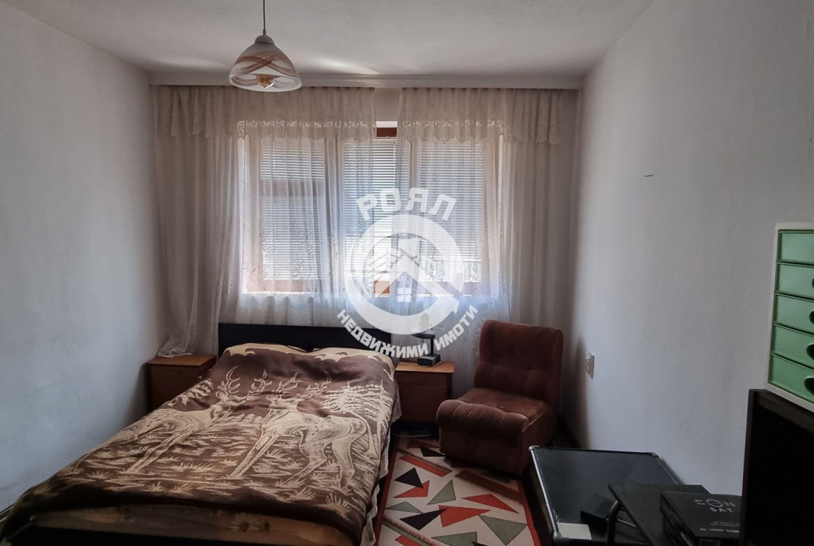 Роял имоти продава етаж от къща в квартал Изгрев, до 6-то РПУ Пловдив - 0